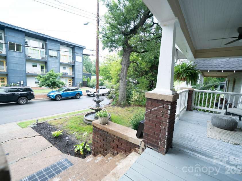 1712 Umstead Street, Charlotte, NC 28205.  MLS# CAR4274346, YatesRealty ID 30104. Large Front Porch