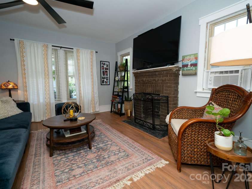 1712 Umstead Street, Charlotte, NC 28205.  MLS# CAR4274346, YatesRealty ID 30104. Living Room
