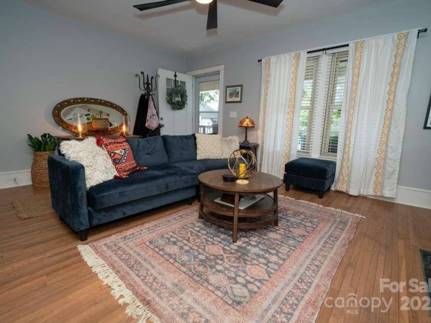 1712 Umstead Street, Charlotte, NC 28205.  MLS# CAR4274346, YatesRealty ID 30104. Living Room