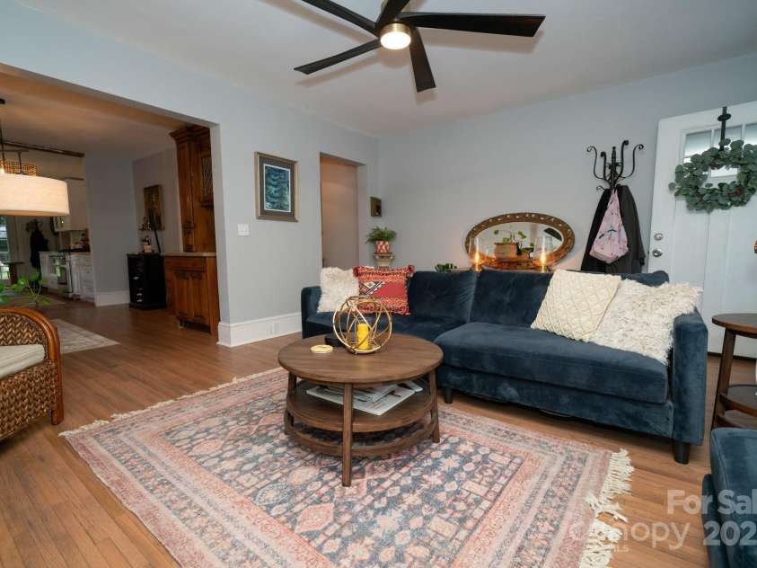 1712 Umstead Street, Charlotte, NC 28205.  MLS# CAR4274346, YatesRealty ID 30104. Living Room