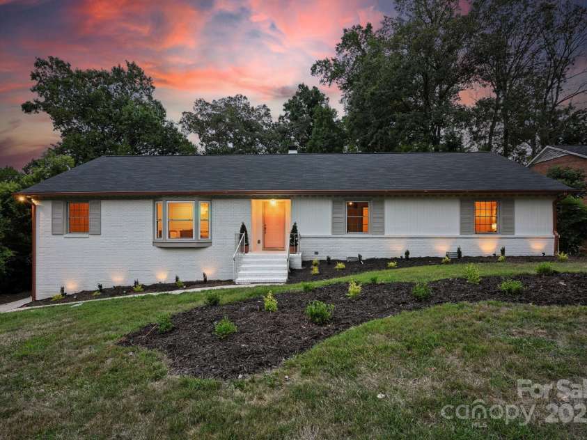 710 Peranna Place, Charlotte, NC 28211.  MLS# CAR4285636, YatesRealty ID 30105. 