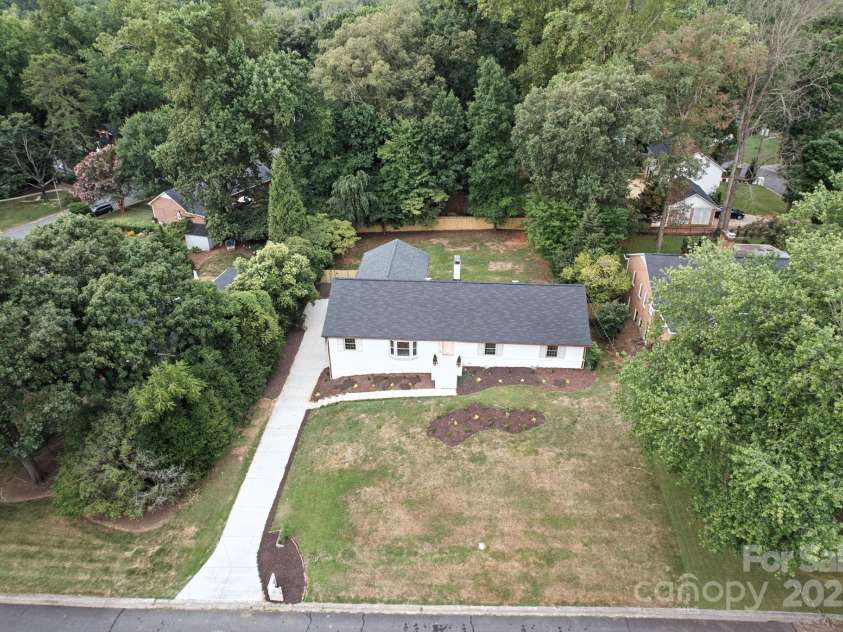 710 Peranna Place, Charlotte, NC 28211.  MLS# CAR4285636, YatesRealty ID 30105. 