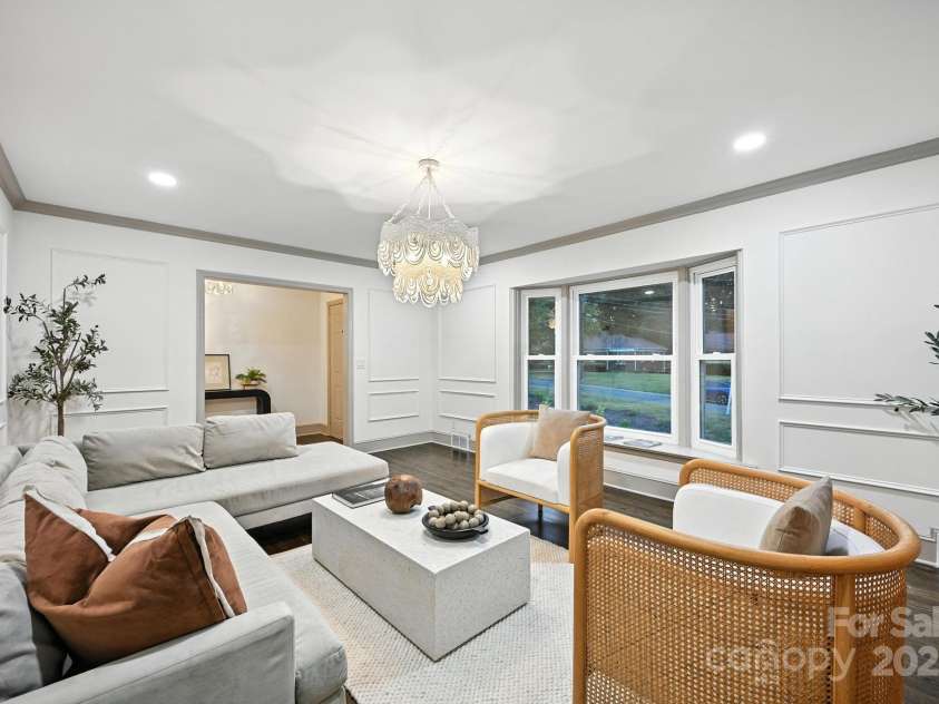 710 Peranna Place, Charlotte, NC 28211.  MLS# CAR4285636, YatesRealty ID 30105. 