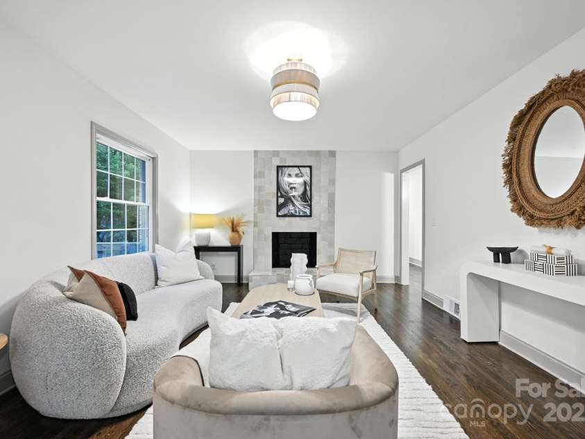 710 Peranna Place, Charlotte, NC 28211.  MLS# CAR4285636, YatesRealty ID 30105. 