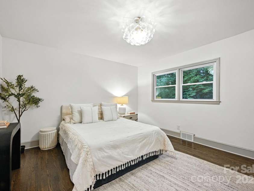 710 Peranna Place, Charlotte, NC 28211.  MLS# CAR4285636, YatesRealty ID 30105. 