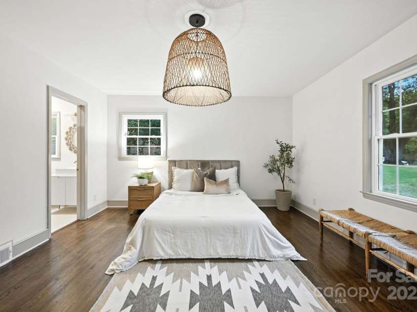 710 Peranna Place, Charlotte, NC 28211.  MLS# CAR4285636, YatesRealty ID 30105. 