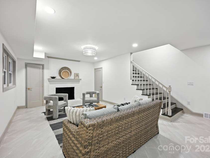 710 Peranna Place, Charlotte, NC 28211.  MLS# CAR4285636, YatesRealty ID 30105. 