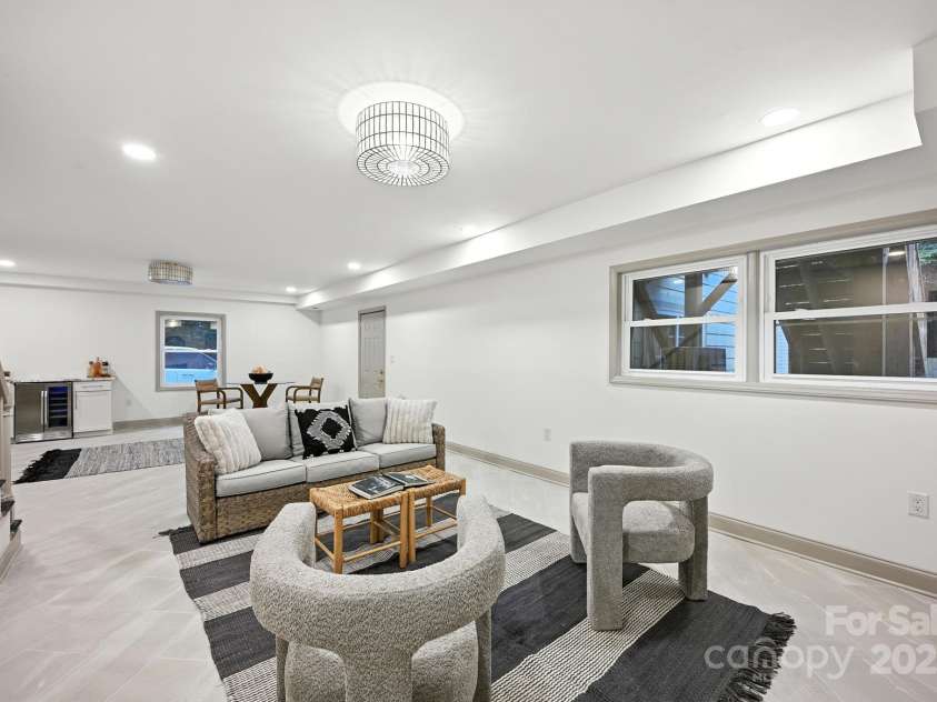 710 Peranna Place, Charlotte, NC 28211.  MLS# CAR4285636, YatesRealty ID 30105. 