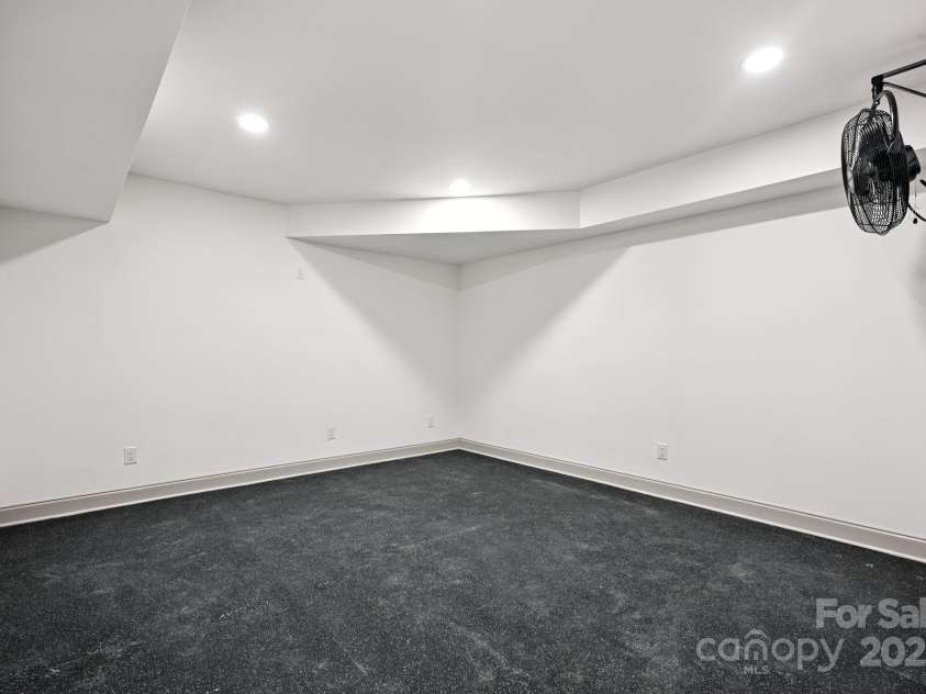 710 Peranna Place, Charlotte, NC 28211.  MLS# CAR4285636, YatesRealty ID 30105. 