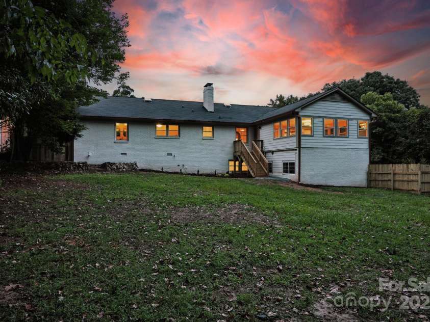 710 Peranna Place, Charlotte, NC 28211.  MLS# CAR4285636, YatesRealty ID 30105. 