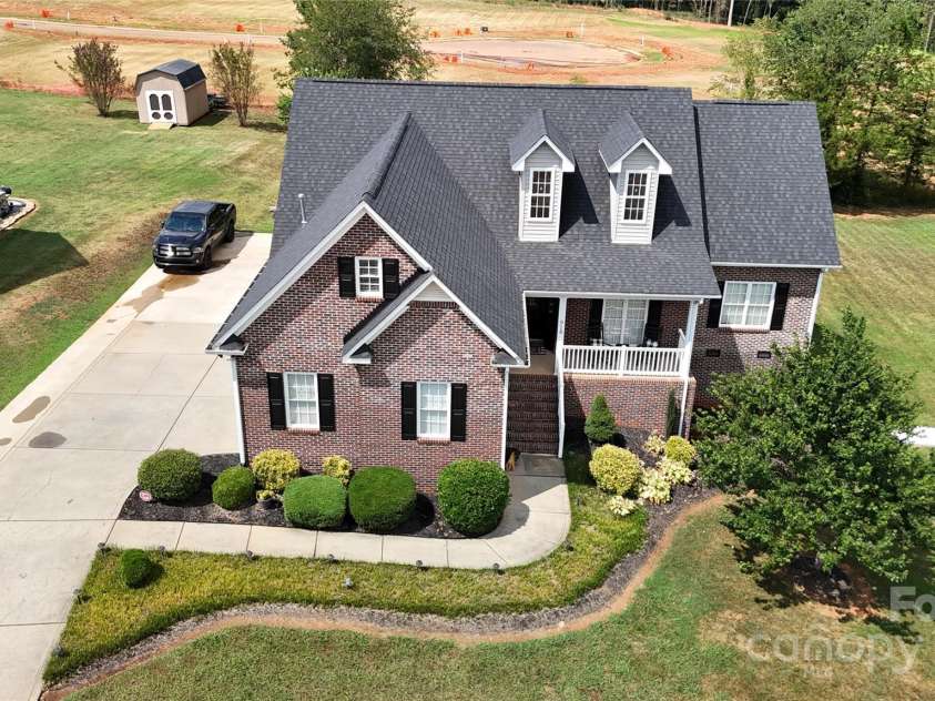 918 Huntington Hills Drive, Lincolnton, NC 28092.  MLS# CAR4283082, YatesRealty ID 30107. 