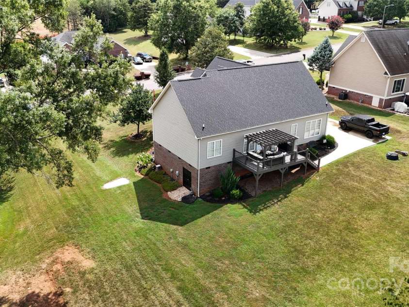 918 Huntington Hills Drive, Lincolnton, NC 28092.  MLS# CAR4283082, YatesRealty ID 30107. 