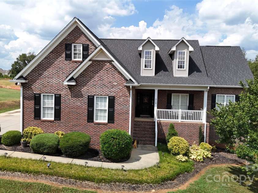 918 Huntington Hills Drive, Lincolnton, NC 28092.  MLS# CAR4283082, YatesRealty ID 30107. 