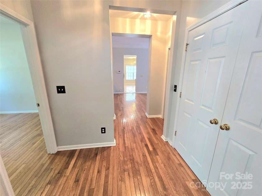 2226 Elendil Lane, Charlotte, NC 28269.  MLS# CAR4264018, YatesRealty ID 30109. 