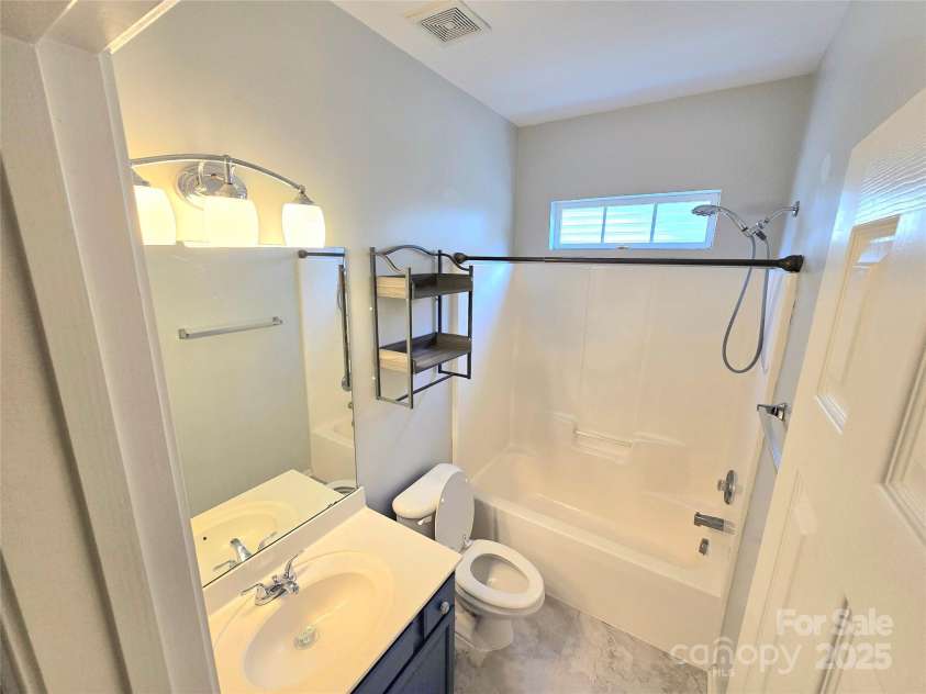 2226 Elendil Lane, Charlotte, NC 28269.  MLS# CAR4264018, YatesRealty ID 30109. 