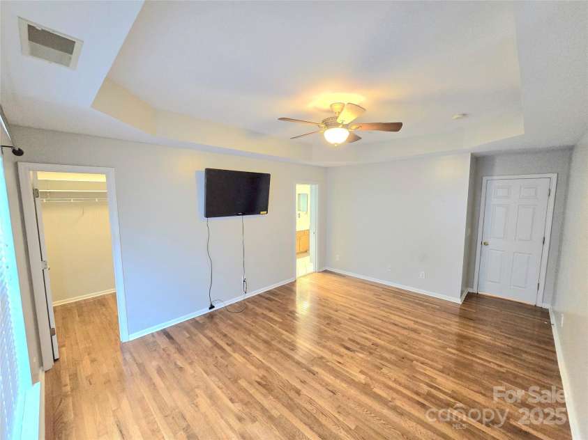 2226 Elendil Lane, Charlotte, NC 28269.  MLS# CAR4264018, YatesRealty ID 30109. 