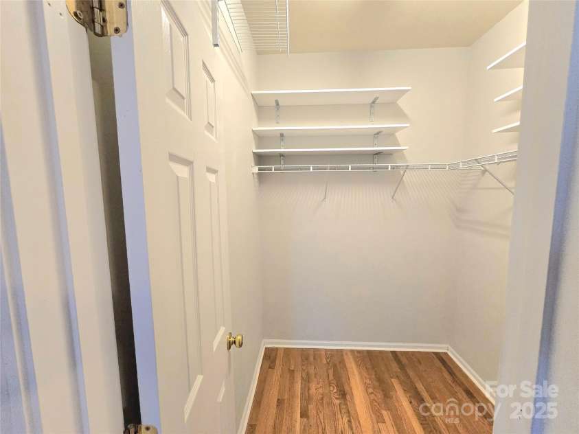 2226 Elendil Lane, Charlotte, NC 28269.  MLS# CAR4264018, YatesRealty ID 30109. 