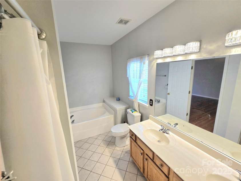 2226 Elendil Lane, Charlotte, NC 28269.  MLS# CAR4264018, YatesRealty ID 30109. 