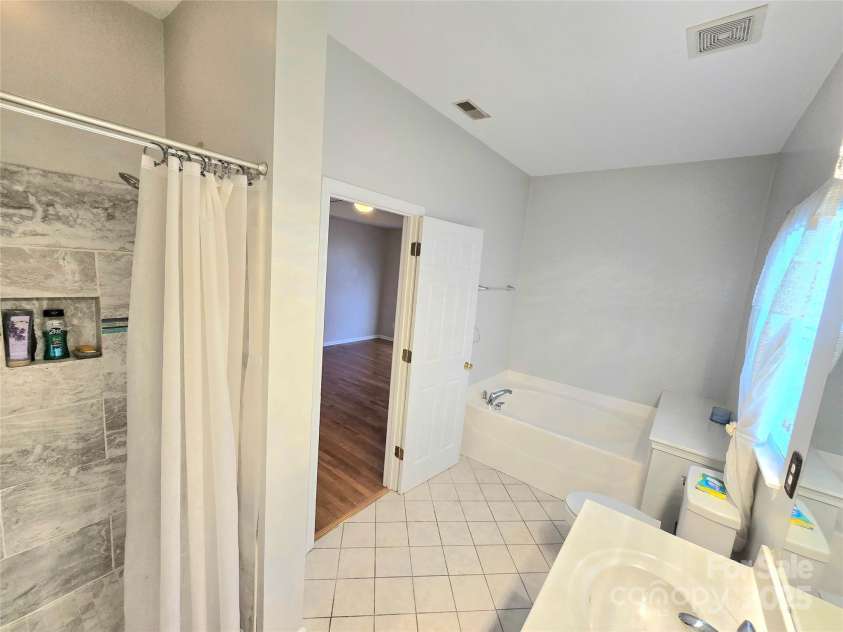 2226 Elendil Lane, Charlotte, NC 28269.  MLS# CAR4264018, YatesRealty ID 30109. 