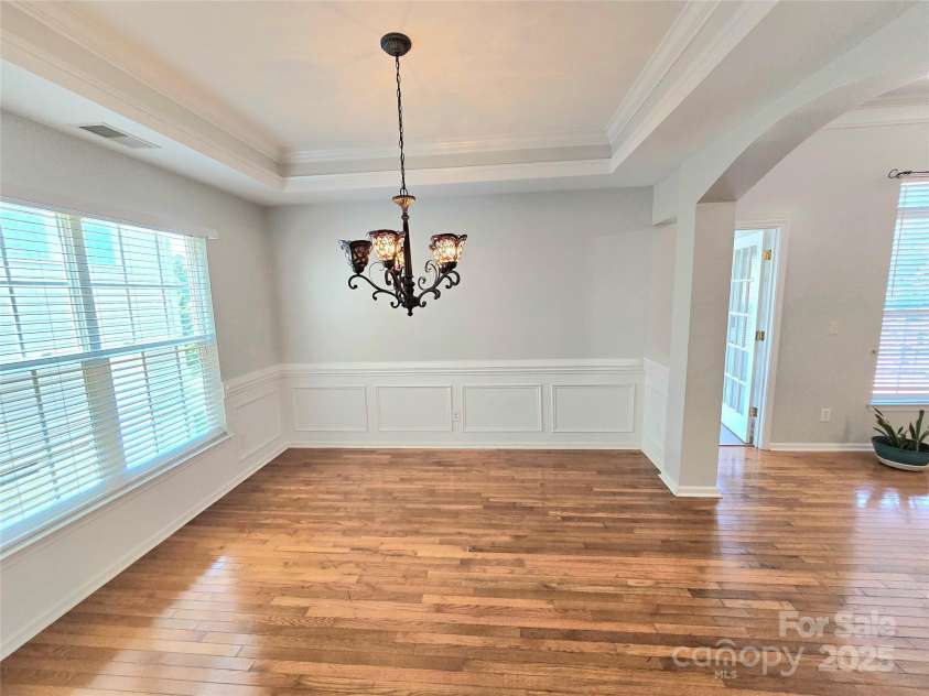 2226 Elendil Lane, Charlotte, NC 28269.  MLS# CAR4264018, YatesRealty ID 30109. Diningroom facing sunroom