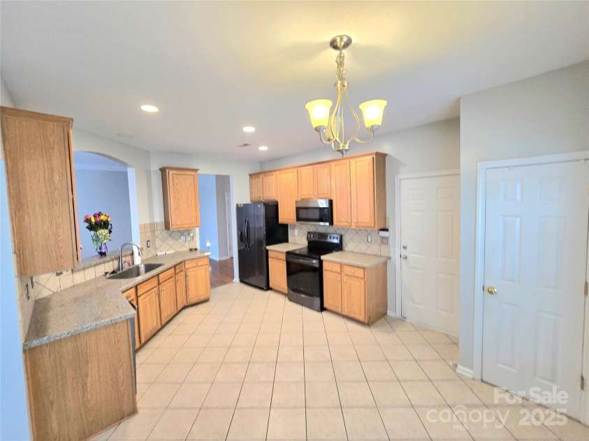 2226 Elendil Lane, Charlotte, NC 28269.  MLS# CAR4264018, YatesRealty ID 30109. Kitchen 2
