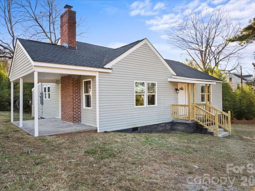 165 Lacy Street, Chester, SC 29706.  MLS# CAR4338472, YatesRealty ID 3011. Front of House