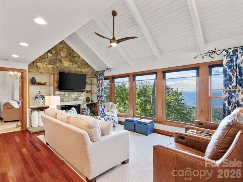 430 Rhododendron Lane, Burnsville, NC 28714.  MLS# CAR4302757, YatesRealty ID 3011. 
