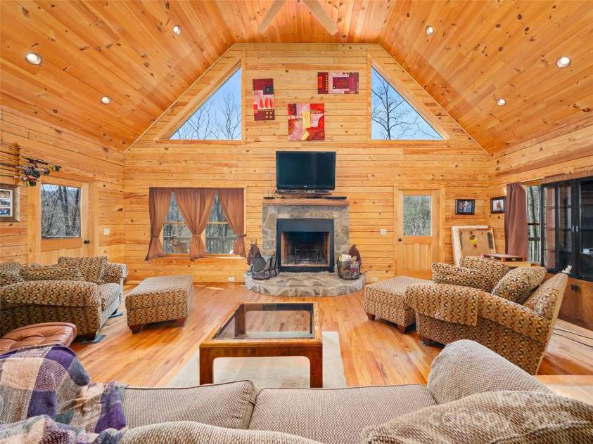 91 Golden Trout Drive, Spruce Pine, NC 28777.  MLS# CAR4238725, YatesRealty ID 3011. 