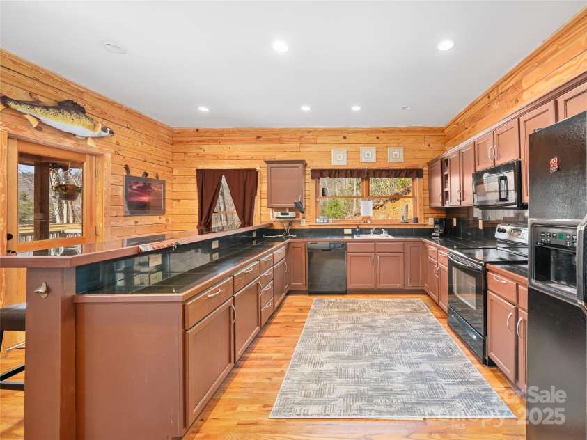 91 Golden Trout Drive, Spruce Pine, NC 28777.  MLS# CAR4238725, YatesRealty ID 3011. 