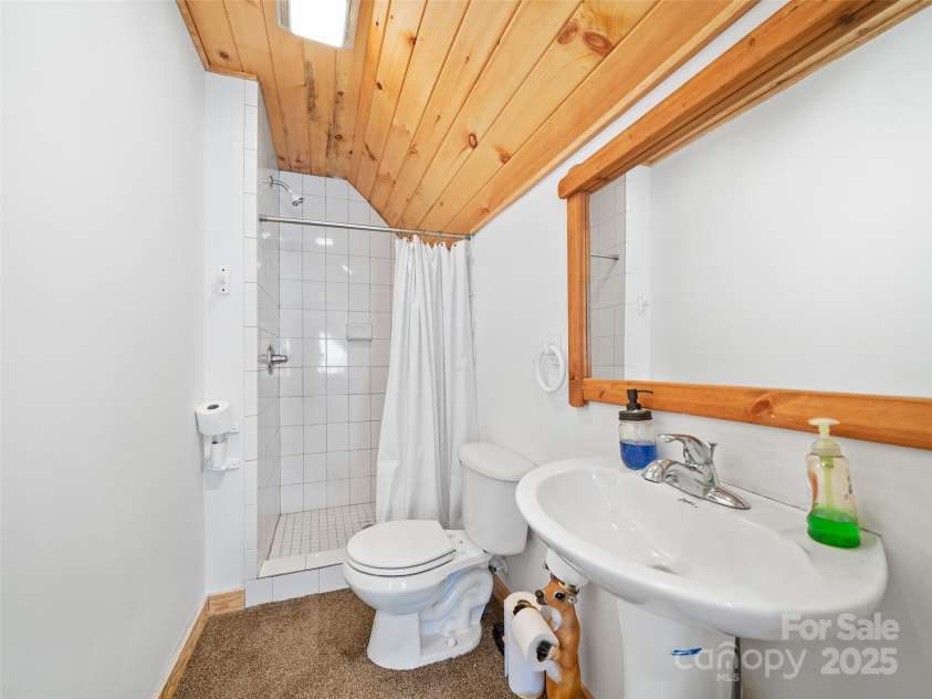 91 Golden Trout Drive, Spruce Pine, NC 28777.  MLS# CAR4238725, YatesRealty ID 3011. 