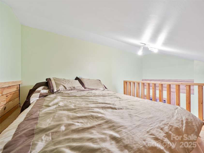 91 Golden Trout Drive, Spruce Pine, NC 28777.  MLS# CAR4238725, YatesRealty ID 3011. 