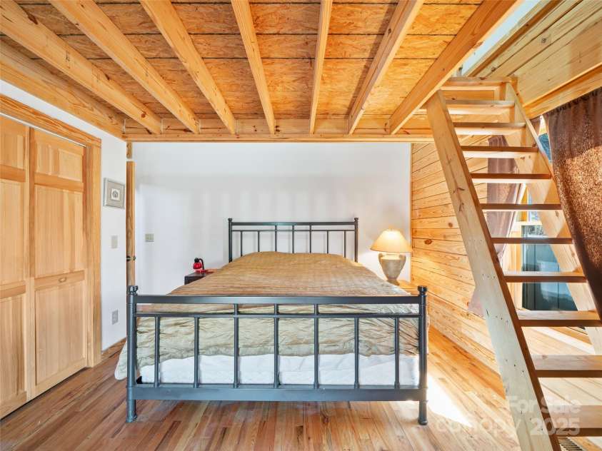 91 Golden Trout Drive, Spruce Pine, NC 28777.  MLS# CAR4238725, YatesRealty ID 3011. 