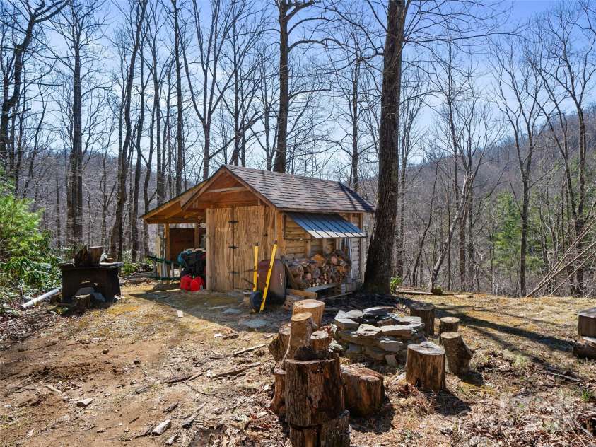 91 Golden Trout Drive, Spruce Pine, NC 28777.  MLS# CAR4238725, YatesRealty ID 3011. 