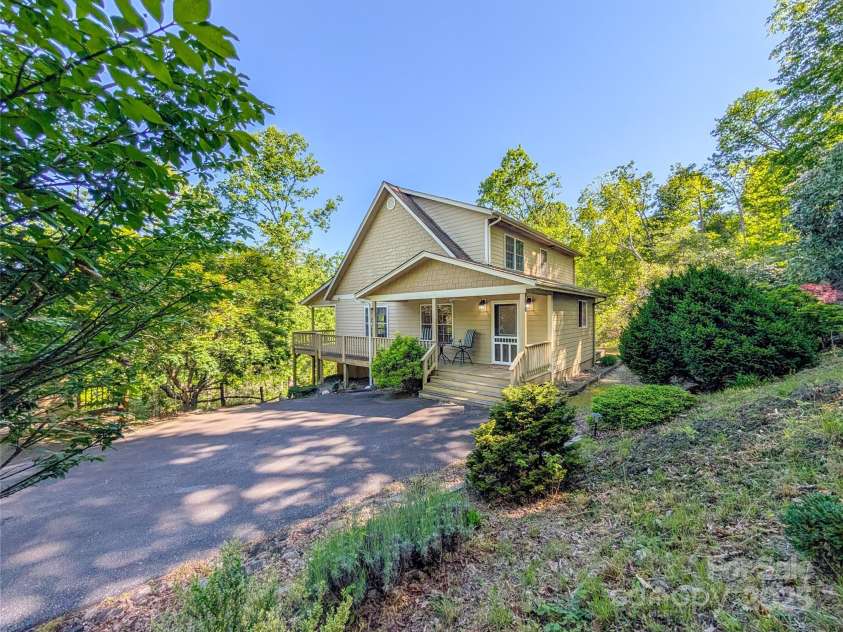 355 Rosewood Lane, Burnsville, NC 28714.  MLS# CAR4263679, YatesRealty ID 30113. 