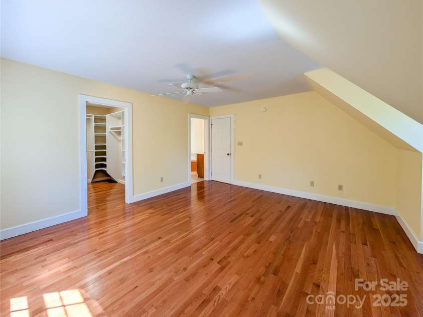 355 Rosewood Lane, Burnsville, NC 28714.  MLS# CAR4263679, YatesRealty ID 30113. 