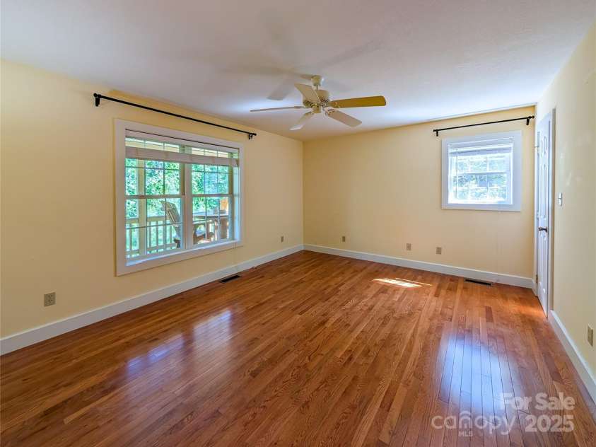 355 Rosewood Lane, Burnsville, NC 28714.  MLS# CAR4263679, YatesRealty ID 30113. 