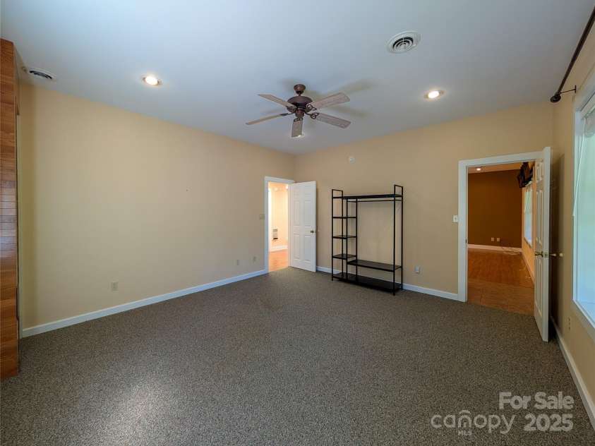 355 Rosewood Lane, Burnsville, NC 28714.  MLS# CAR4263679, YatesRealty ID 30113. 
