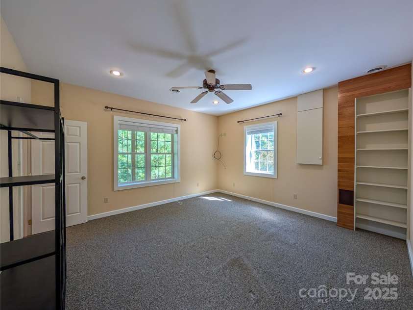 355 Rosewood Lane, Burnsville, NC 28714.  MLS# CAR4263679, YatesRealty ID 30113. 