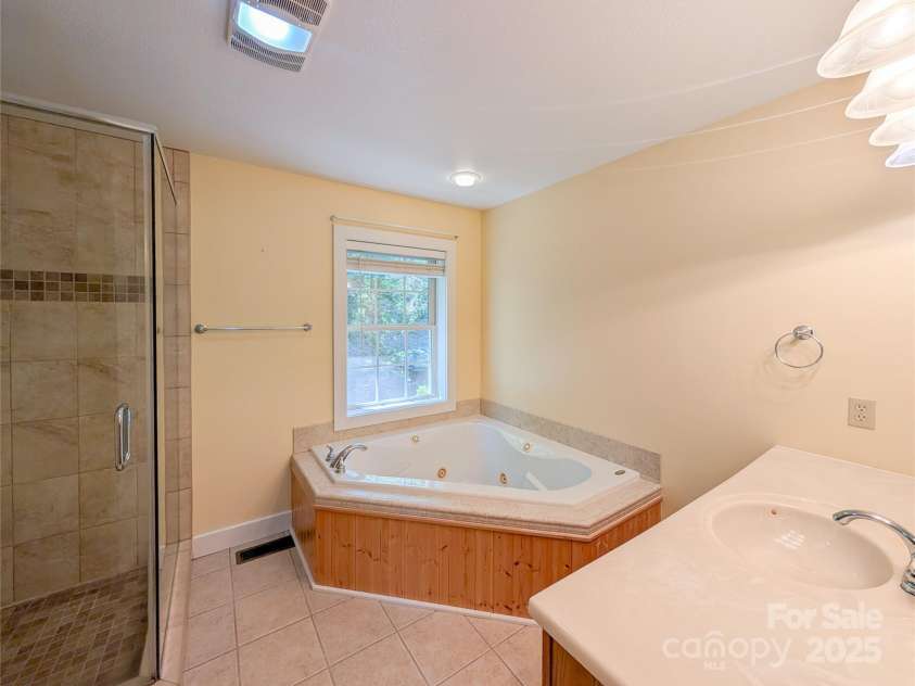 355 Rosewood Lane, Burnsville, NC 28714.  MLS# CAR4263679, YatesRealty ID 30113. 