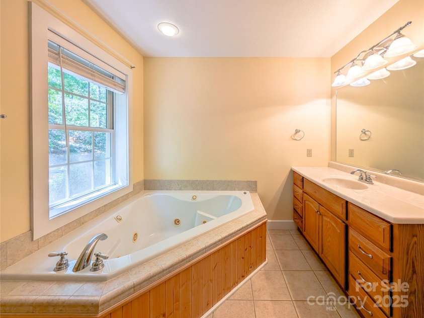 355 Rosewood Lane, Burnsville, NC 28714.  MLS# CAR4263679, YatesRealty ID 30113. 
