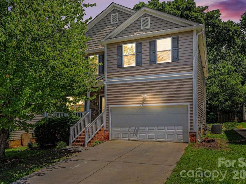 6908 Centerline Drive, Charlotte, NC 28278.  MLS# CAR4393211, YatesRealty ID 30113. 