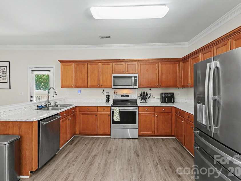 6908 Centerline Drive, Charlotte, NC 28278.  MLS# CAR4393211, YatesRealty ID 30113. 