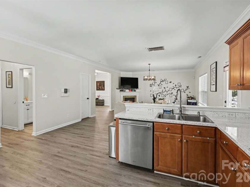 6908 Centerline Drive, Charlotte, NC 28278.  MLS# CAR4393211, YatesRealty ID 30113. 