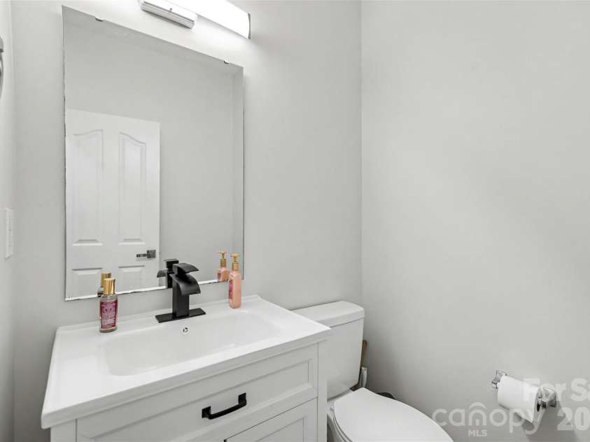 6908 Centerline Drive, Charlotte, NC 28278.  MLS# CAR4393211, YatesRealty ID 30113. 