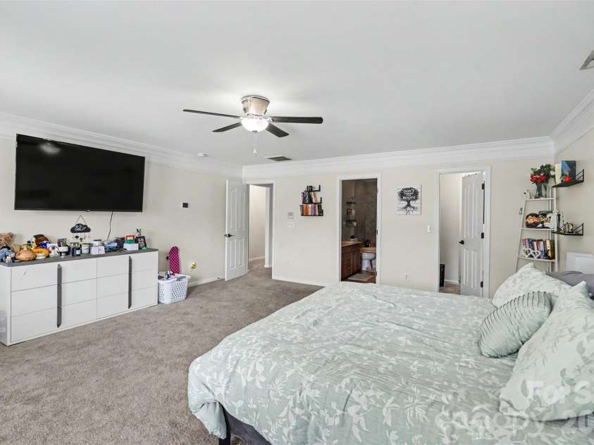 6908 Centerline Drive, Charlotte, NC 28278.  MLS# CAR4393211, YatesRealty ID 30113. 
