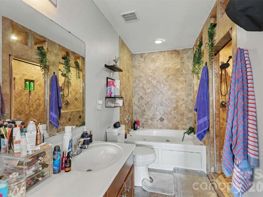 6908 Centerline Drive, Charlotte, NC 28278.  MLS# CAR4393211, YatesRealty ID 30113. 