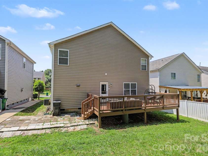 6908 Centerline Drive, Charlotte, NC 28278.  MLS# CAR4393211, YatesRealty ID 30113. 