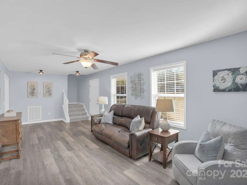 10425 Idlewild Road, Matthews, NC 28105.  MLS# CAR4324842, YatesRealty ID 30115. 