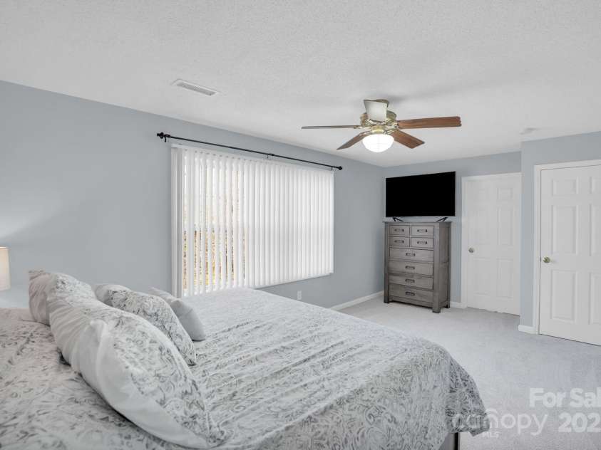 10425 Idlewild Road, Matthews, NC 28105.  MLS# CAR4324842, YatesRealty ID 30115. 