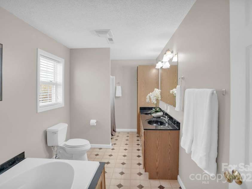 10425 Idlewild Road, Matthews, NC 28105.  MLS# CAR4324842, YatesRealty ID 30115. 